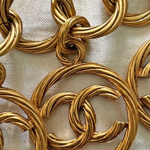 CHANEL VINTAGE NECKLACE, RINGS & LARGE CC's, GENUINE WITH METAL TAG, GOLD TONE, - Picture 3 of 8